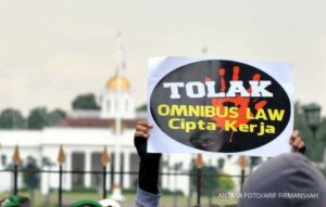 TOLAK OMNIBUS LAW