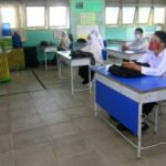 Mendikbud Nadiem Minta Seluruh Daerah Segera Buka Sekolah dengan Prokes