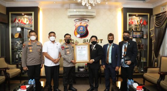 Kapolda Sumut Terima Penghargaan Inovasi Drive Thru Pelayanan PPKB dari Lemkapi