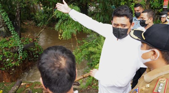 Bobby Perintahkan Husni Bentuk Tim Atasi Sampah di Sungai Deli