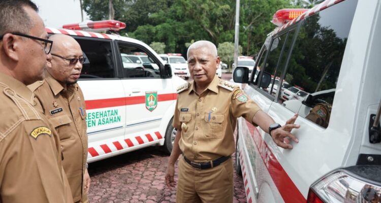 Bupati Asahan Serahkan 12 Unit Ambulance Kepada Dinkes