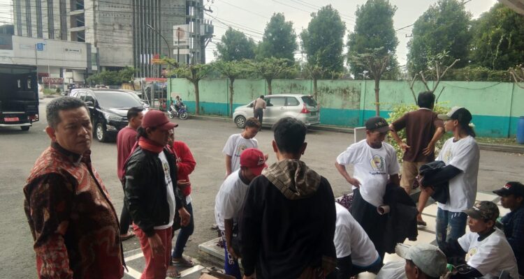 WhatsApp Image 2023-01-28 at 20.50.04 Dinsos Fasilitasi Kepulangan Warga Lumajang Korban Penipuan