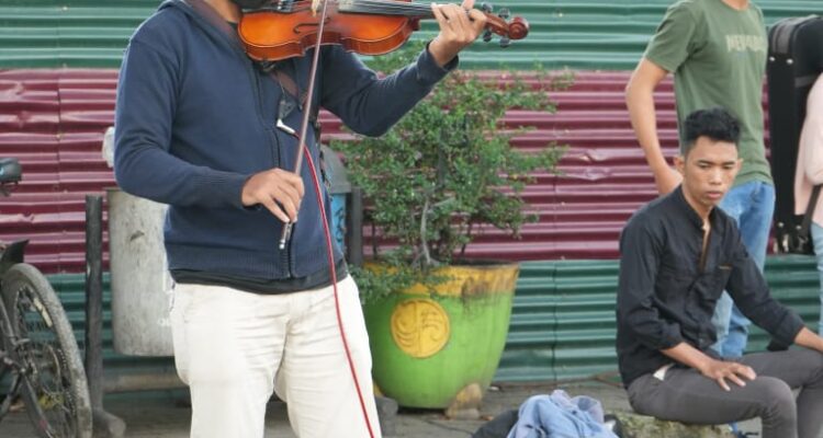 Wahyu Violin Jadikan CFD Wadah Promosi Bermain Biola
