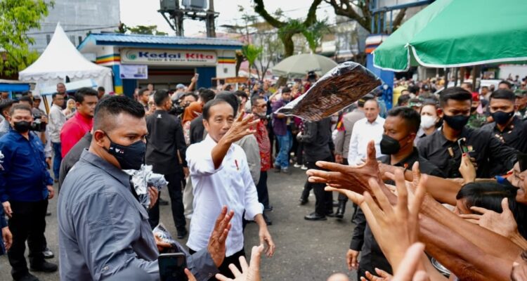 Pedagang Pasar Bakti Gembira Dikunjungi Presiden Jokowi