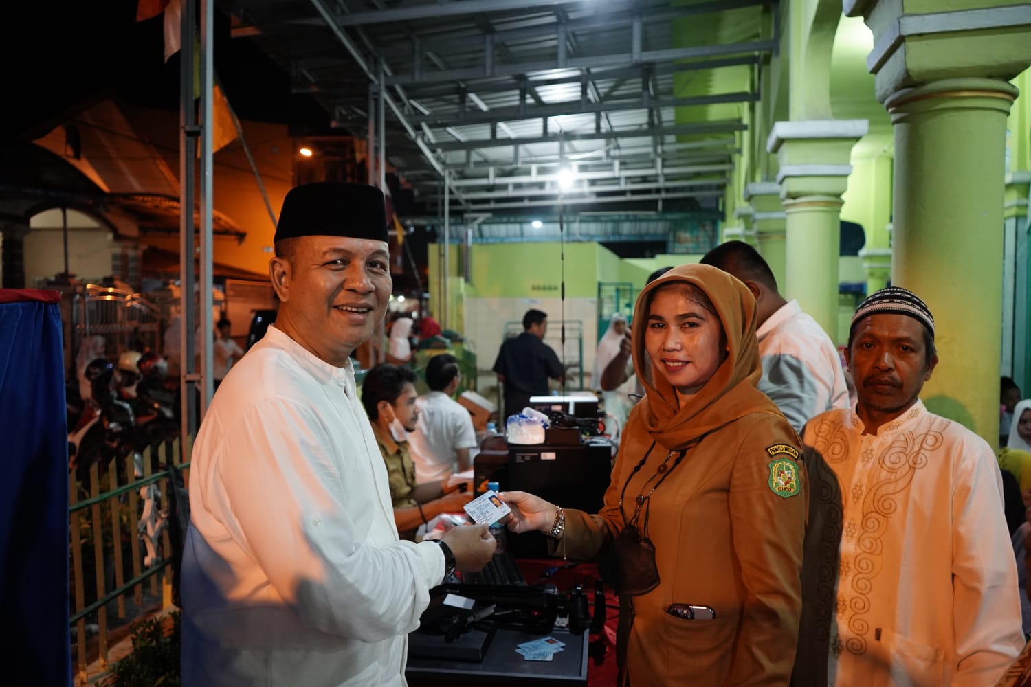 Warga Medan Dapat Cetak KTP dan KIA di Safari Ramadan