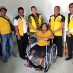 Wong Chun Sen Bagikan Kursi Roda Gratis