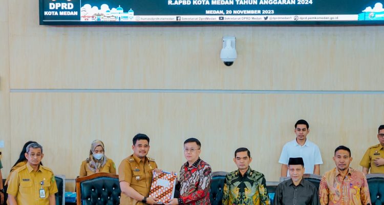 DPRD Kota Medan Setujui APBD TA 2024 Sebesar Rp8,02 Triliun DPRD Kota Medan Setujui APBD TA 2024 Sebesar Rp8,02 Triliun
